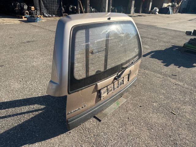 bontott OPEL ASTRA F Csomagtérajtó (Részeivel)