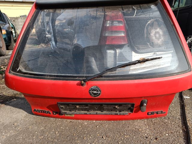 bontott OPEL ASTRA F Csomagtérajtó (Részeivel)