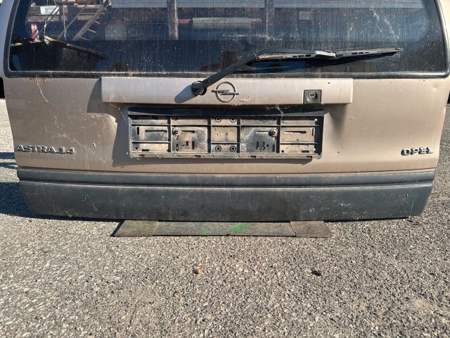 bontott OPEL ASTRA F Csomagtérajtó (Részeivel)