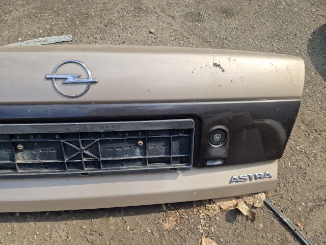 bontott OPEL ASTRA F Csomagtérajtó (Részeivel)