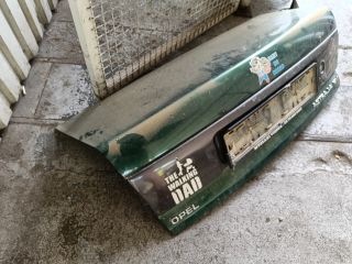 bontott OPEL ASTRA F Csomagtérajtó (Részeivel)