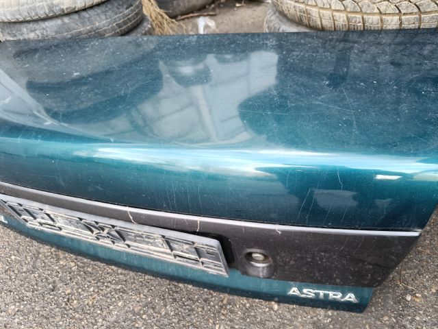 bontott OPEL ASTRA F Csomagtérajtó (Részeivel)