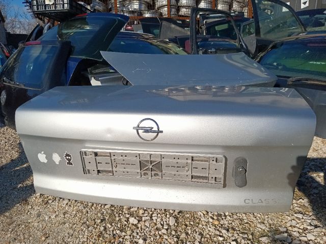 bontott OPEL ASTRA F Csomagtérajtó (Részeivel)