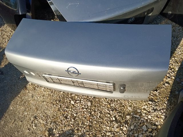 bontott OPEL ASTRA F Csomagtérajtó (Részeivel)