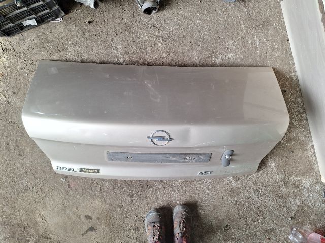 bontott OPEL ASTRA F Csomagtérajtó (Részeivel)