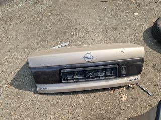 bontott OPEL ASTRA F Csomagtérajtó (Részeivel)