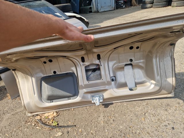 bontott OPEL ASTRA F Csomagtérajtó (Részeivel)