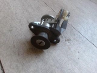 bontott OPEL ASTRA F Csomagtérajtó Zárbetét