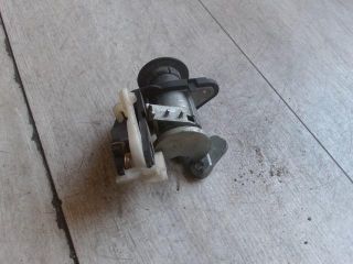 bontott OPEL ASTRA F Csomagtérajtó Zárbetét