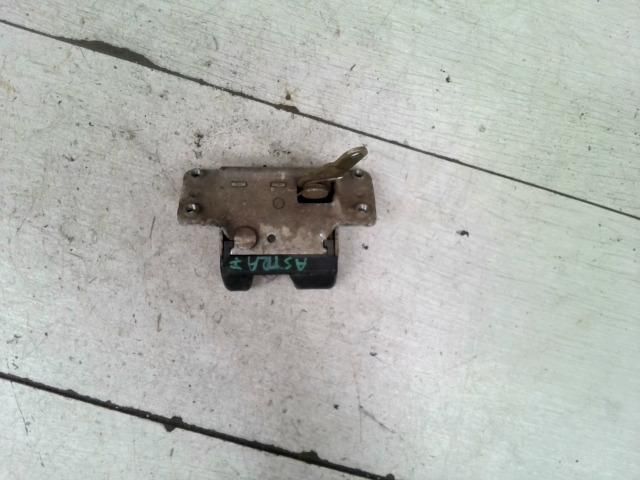 bontott OPEL ASTRA F Csomagtérajtó Zárszerkezet