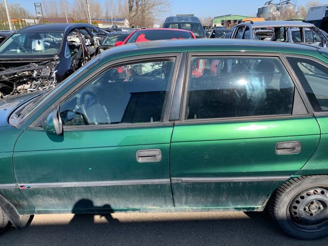 bontott OPEL ASTRA F Első Lökhárító (Részeivel)