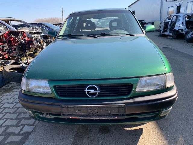 bontott OPEL ASTRA F Első Lökhárító (Részeivel)