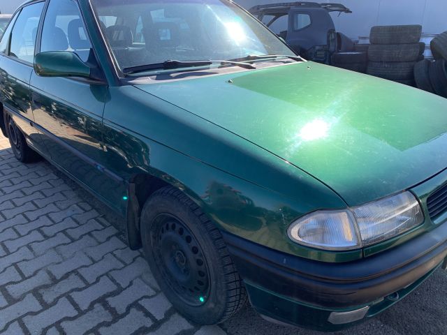 bontott OPEL ASTRA F Első Lökhárító (Részeivel)