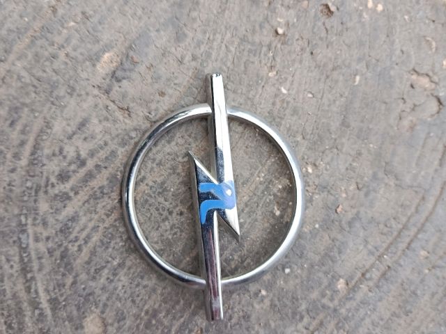 bontott OPEL ASTRA F Hátsó Embléma