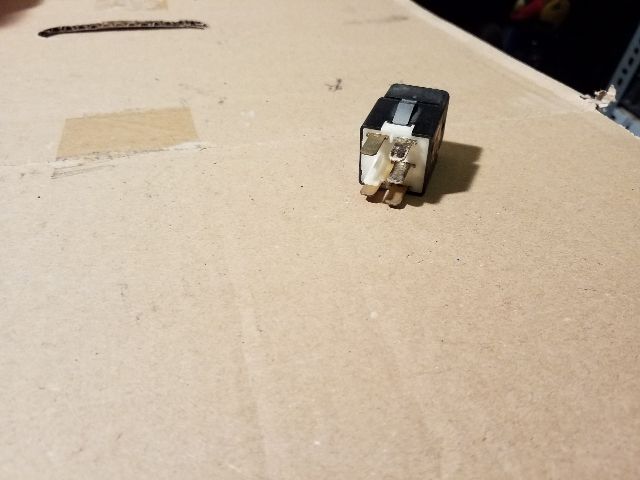 bontott OPEL ASTRA F Hátsó Ködzárófény Kapcsoló