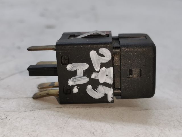 bontott OPEL ASTRA F Hátsó Ködzárófény Kapcsoló