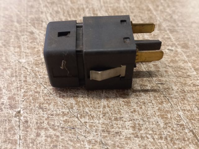 bontott OPEL ASTRA F Hátsó Ködzárófény Kapcsoló