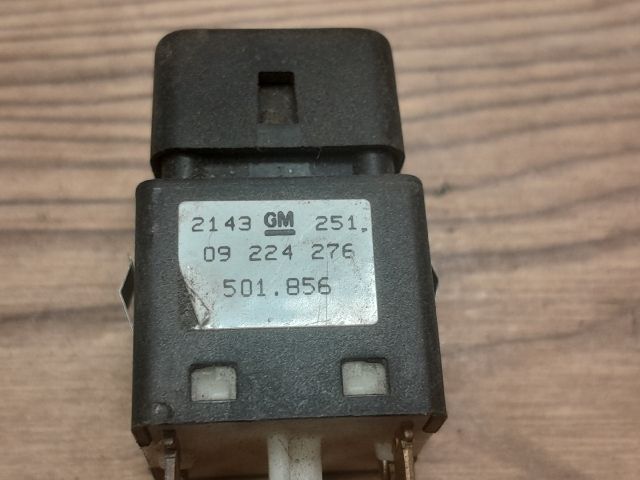 bontott OPEL ASTRA F Hátsó Ködzárófény Kapcsoló