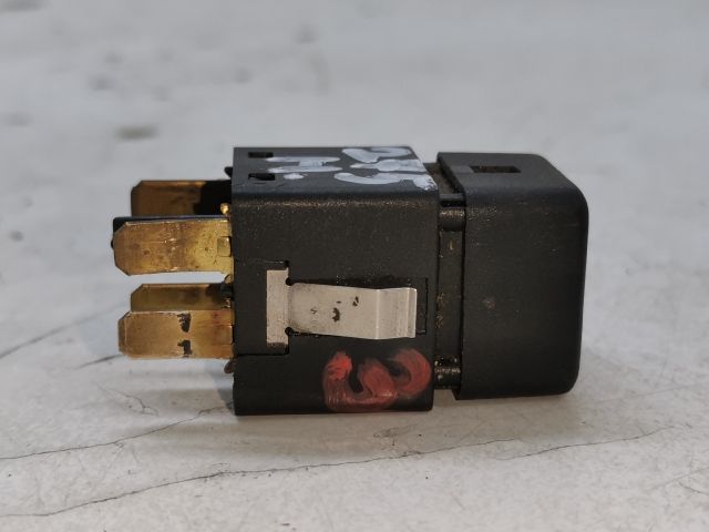 bontott OPEL ASTRA F Hátsó Ködzárófény Kapcsoló