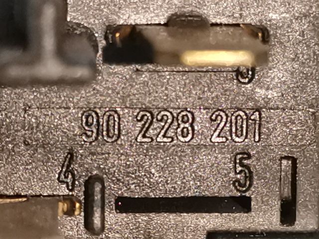 bontott OPEL ASTRA F Hátsó Ködzárófény Kapcsoló