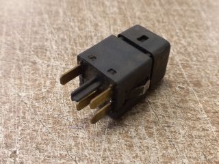 bontott OPEL ASTRA F Hátsó Ködzárófény Kapcsoló