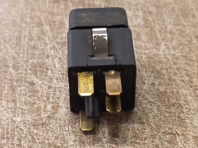 bontott OPEL ASTRA F Hátsó Ködzárófény Kapcsoló