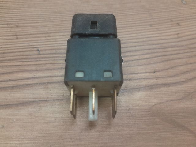 bontott OPEL ASTRA F Hátsó Ködzárófény Kapcsoló