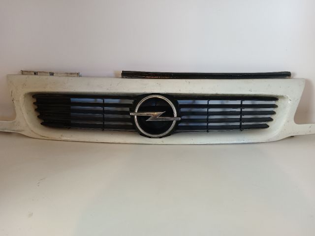 bontott OPEL ASTRA F Hűtőrács