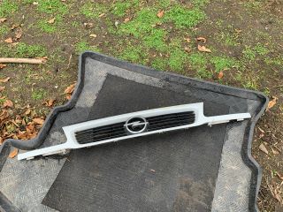 bontott OPEL ASTRA F Hűtőrács