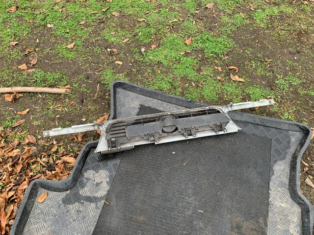 bontott OPEL ASTRA F Hűtőrács