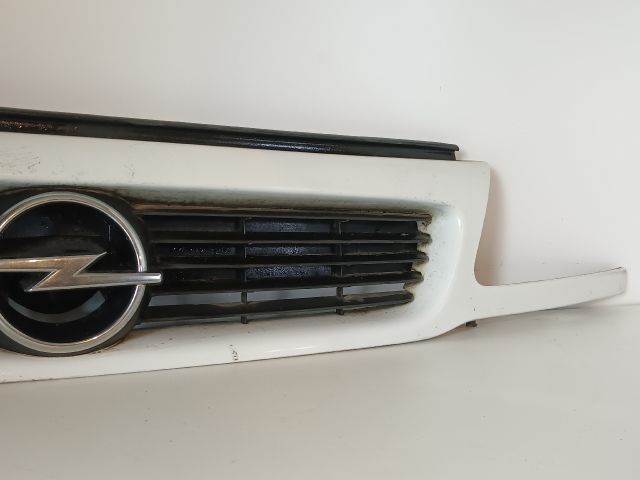 bontott OPEL ASTRA F Hűtőrács