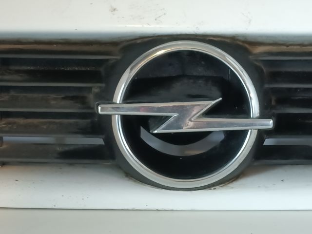 bontott OPEL ASTRA F Hűtőrács