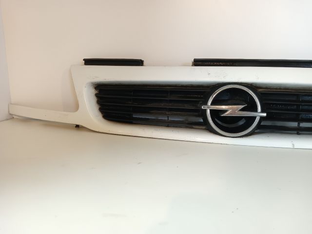 bontott OPEL ASTRA F Hűtőrács