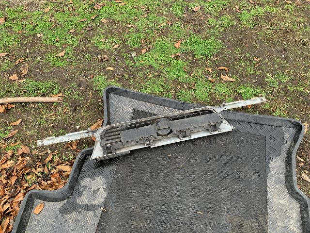 bontott OPEL ASTRA F Hűtőrács