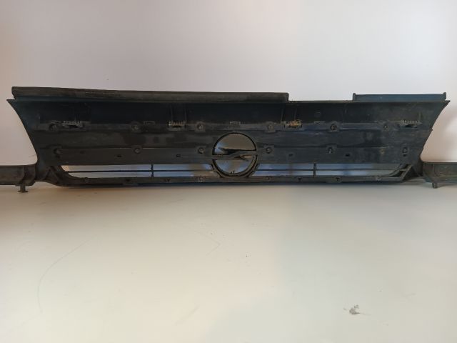 bontott OPEL ASTRA F Hűtőrács