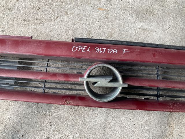 bontott OPEL ASTRA F Hűtőrács