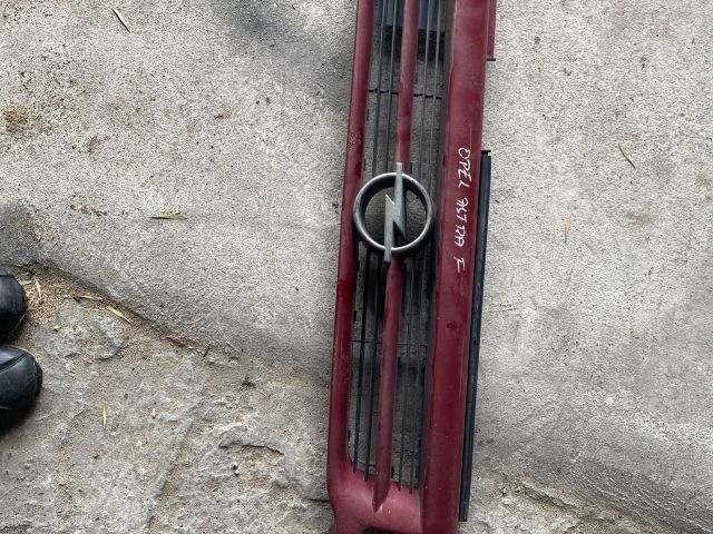 bontott OPEL ASTRA F Hűtőrács