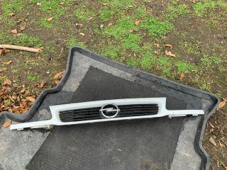 bontott OPEL ASTRA F Hűtőrács