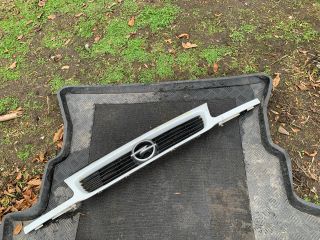 bontott OPEL ASTRA F Hűtőrács