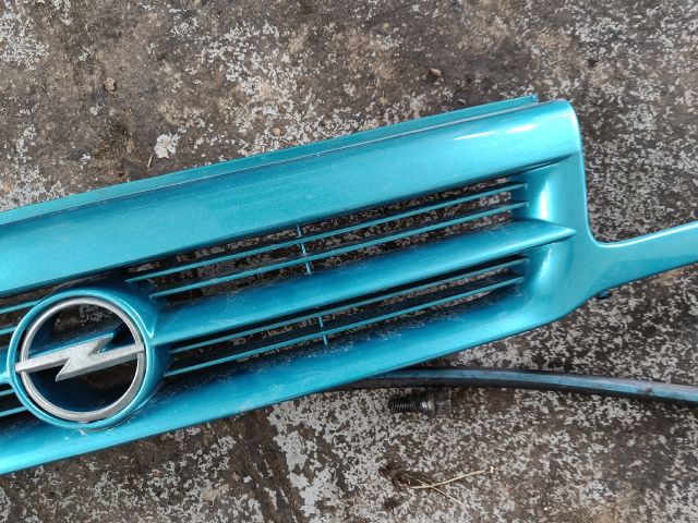 bontott OPEL ASTRA F Hűtőrács
