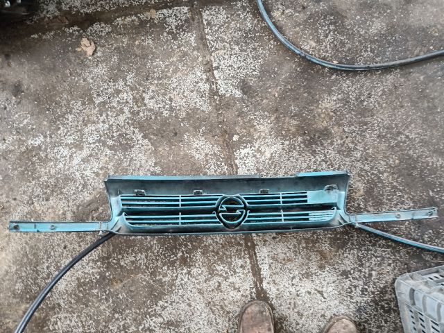 bontott OPEL ASTRA F Hűtőrács