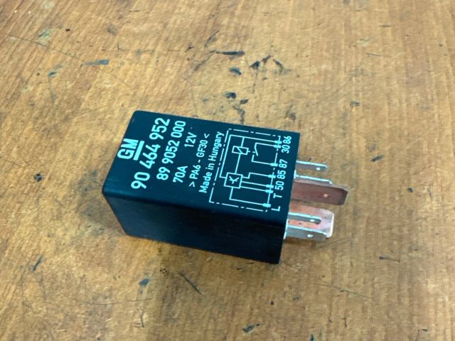 bontott OPEL ASTRA F Izzító Relé