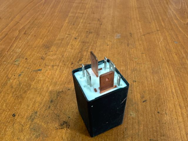 bontott OPEL ASTRA F Izzító Relé