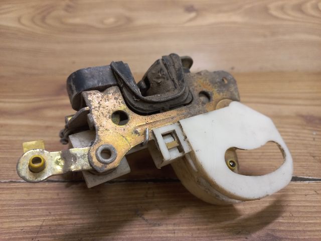 bontott OPEL ASTRA F Jobb első Ajtózár