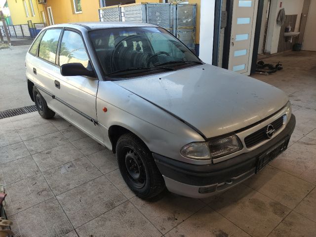 bontott OPEL ASTRA F Jobb első Belső Küszöb Burkolat