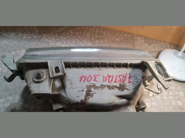 bontott OPEL ASTRA F Jobb Fényszóró