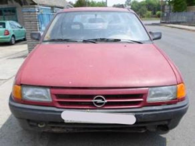 bontott OPEL ASTRA F Jobb Fényszóró