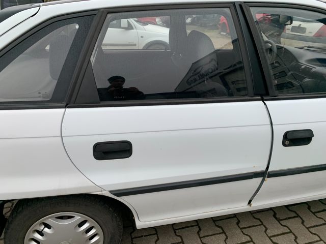 bontott OPEL ASTRA F Jobb Fényszóró