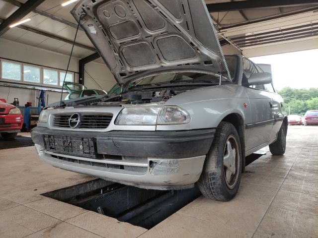 bontott OPEL ASTRA F Jobb hátsó Ajtózár