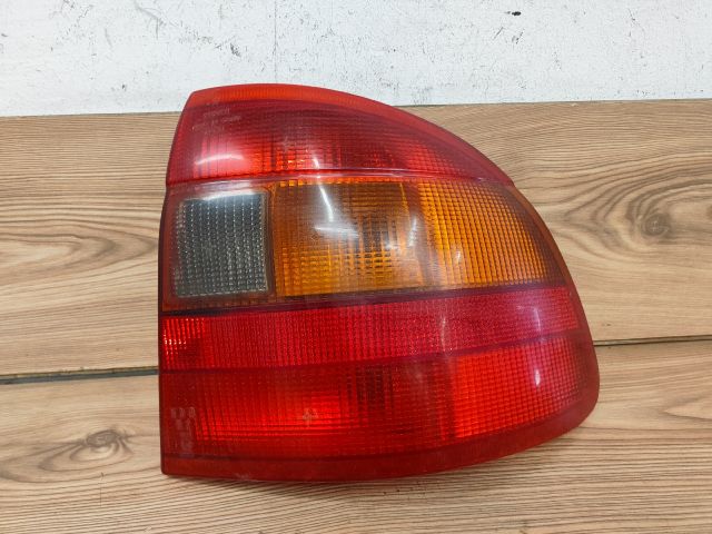 bontott OPEL ASTRA F Jobb hátsó Lámpabúra